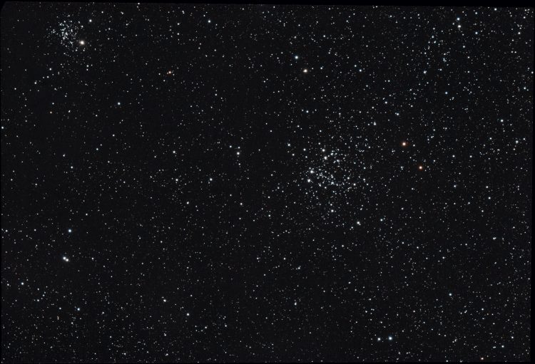 NGC 663 (rechts onder) en NGC 654 (links boven) in Cassiopeia. Deze foto is gemaakt op 19-9-2020 v
