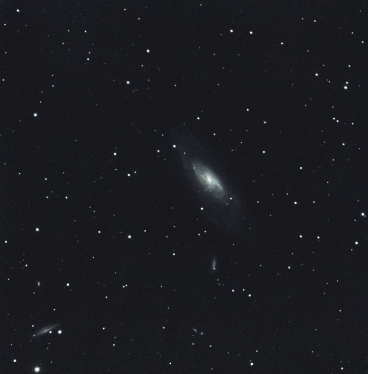 Deze opname van M106 ofwel NGC 4248 is opgenomen op 11 en 12 februari totaal ca 4 uur opnames van 2