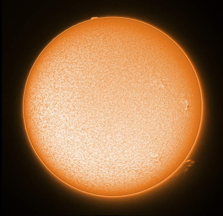 Vandaag was het lekker zonnig, dus de Lunt LS80THA er weer eens op gericht. Meteen was het duidelijk
