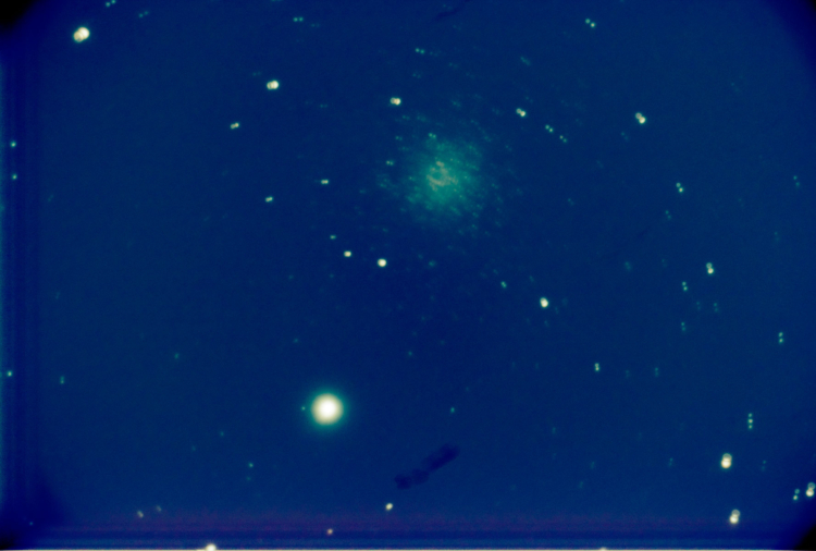 Gisteren deed ik een poging, ondanks het maanlicht, om NGC 2419 (bolhoop) vast te leggen. Ik gebruik