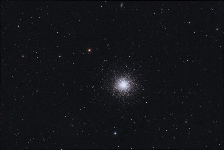 M13 Hercules Cluster ca 1 uur en 3 kwartier opnames van 3 minuten in de nacht van 3 op 4 juli. De st