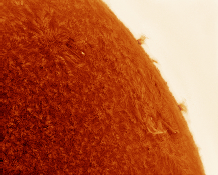 AR2842 is een actieve groep van 7 zonnevlekken geweest en draai zich nu langzaam maar zeker naar de