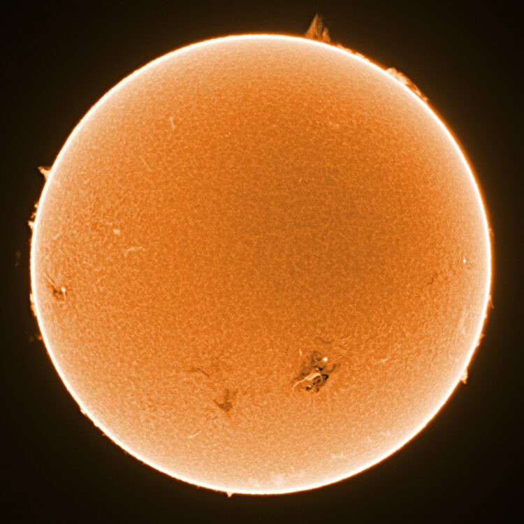 Vandaag was het fantastisch weer: een strakblauwe hemel en een seeing van 1.5″ – 2.0R