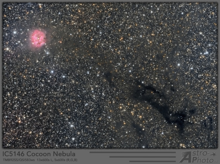 IC 5146 (ook Caldwell 19, Sh 2-125 en de Cocoonnevel) is een reflectie-/emissienevel en Caldwell-obj
