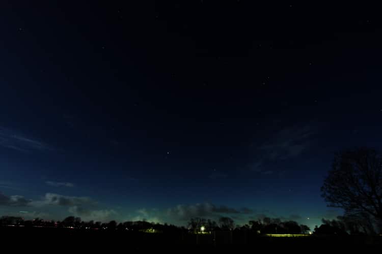 Foto opgenomen in Wieringen bij 3/4 Maan op 17-11-2021. Van links naar rechts Jupiter Saturnus en Ve