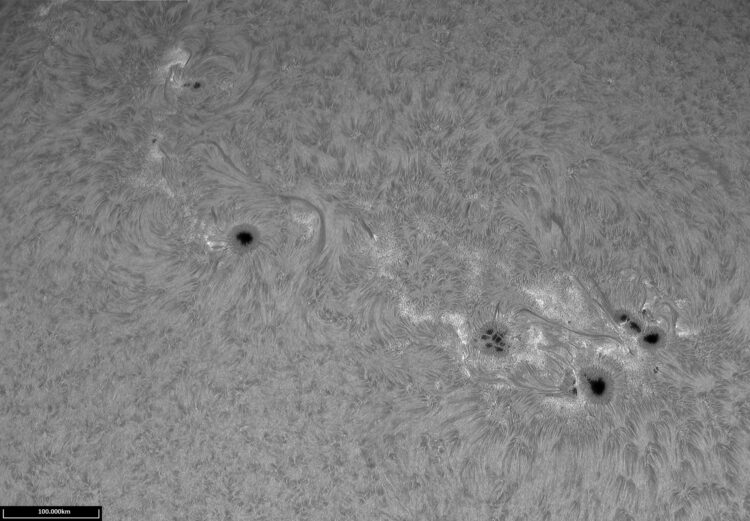 Ook ik heb het grote actieve gebied van AR2993 t/m AR2996 op 23 april 2022 vastgelegd. De foto is ee