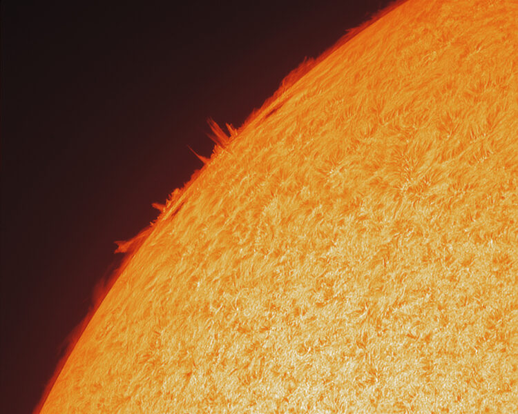 Met een niet al te goede seeing heb ik toch aan de rand van de zon twee nieuwe zonnevlekken kunnen w