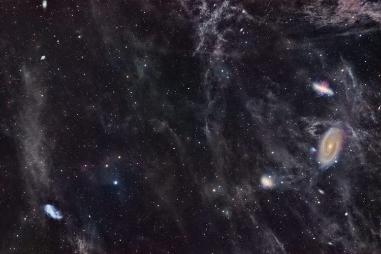 De laatste tijd is het een beetje trendy geworden om behalve de galaxies of andere objecten, ook wat